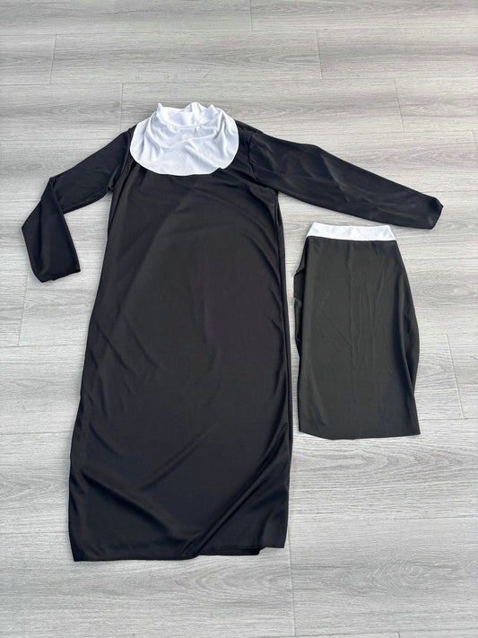 Women's nun costume: black habit dress with white collar and black veil headpiece